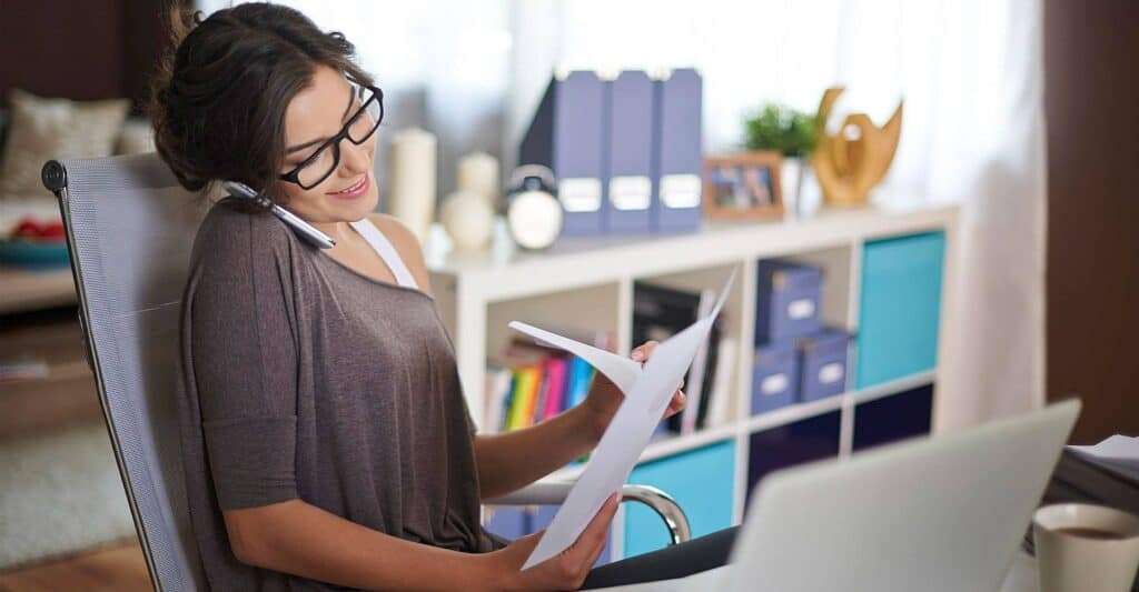 Lady on phone to identify right tone on Cover Letter