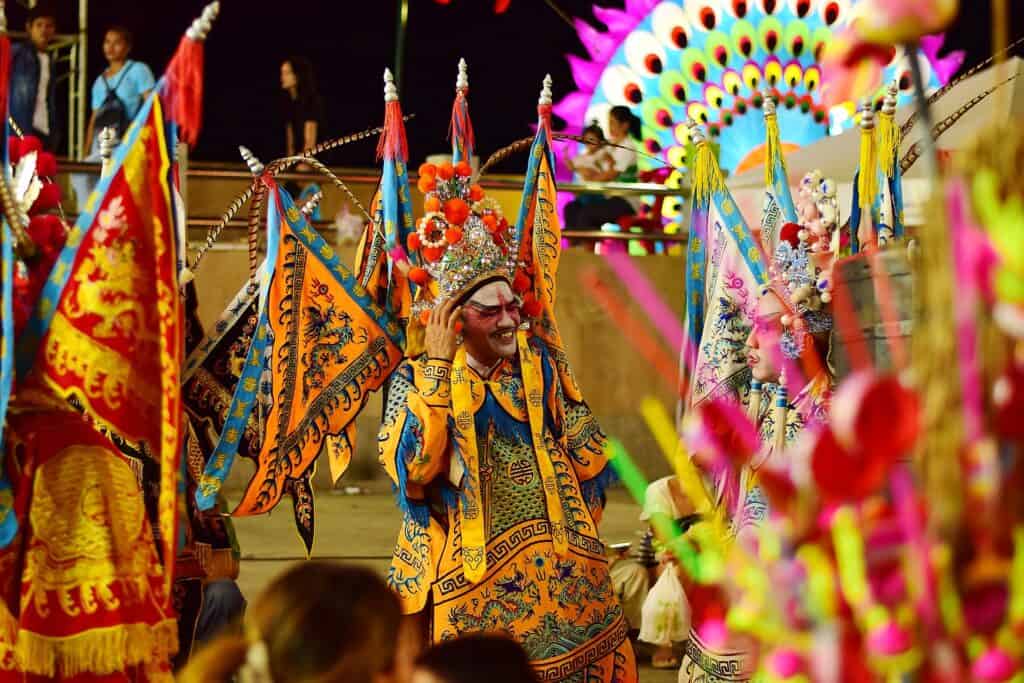 live in china, explore the culture
